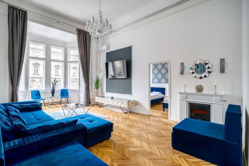ブダペストAndrassy Grandeur With Indoor Parkingアパートメント エクステリア 写真