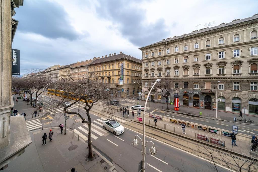 ブダペストAndrassy Grandeur With Indoor Parkingアパートメント エクステリア 写真