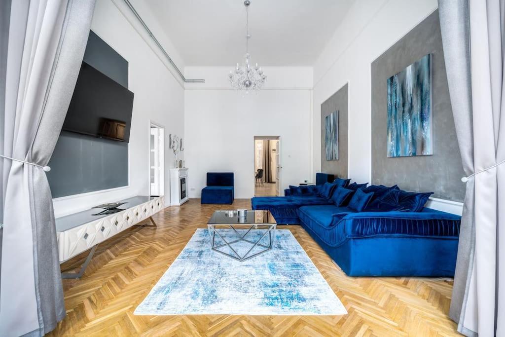 ブダペストAndrassy Grandeur With Indoor Parkingアパートメント エクステリア 写真