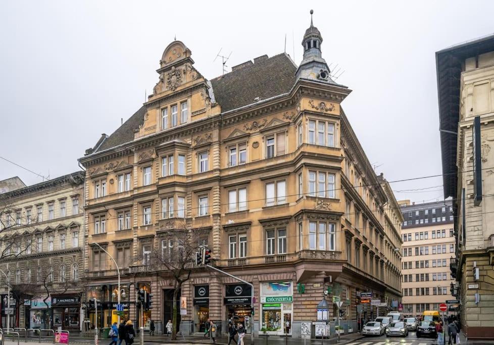 ブダペストAndrassy Grandeur With Indoor Parkingアパートメント エクステリア 写真